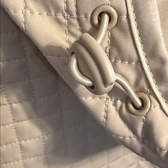 Large Woman’s Quilted style jacket with hood​ - Picture 6 of 12